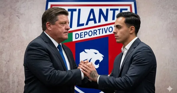 Miguel Herrera quiere que Hugo Camberos juegue en el atlante (Imagen generada con IA)