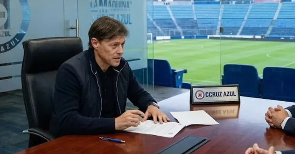 Imagen digital de Matías Almeyda negociando en Cruz Azul