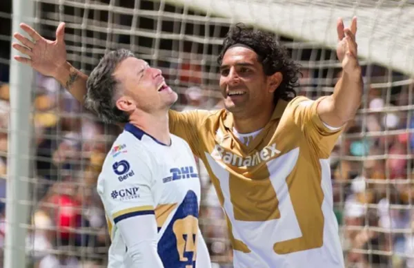 Aaron Ramsey y Martín Bravo/Foto Claro Sports.