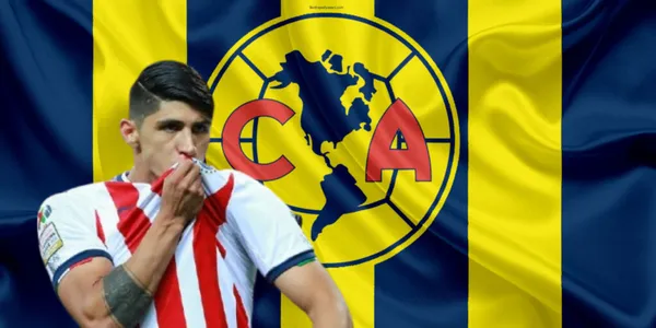 Alan Pulido junto al escudo del América / FOTO X