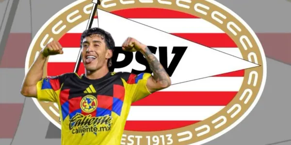 Alejandro Zendejas junto al escudo del PSV Eindhoven / FOTO FUTBOL TOTAL