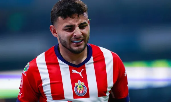 Alexis Vega falla un gol con el combinado de las Chivas de Guadalajara (Fuente: Imago)