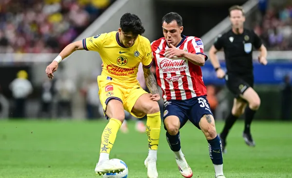 Álvarez pelea una pelota con Camberos (Fuente: Mexsports)