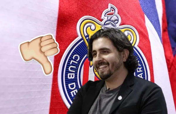 Amaury Vergara riendo y emoji de mano/Foto Chivas.