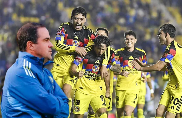 André Jardine y futbolistas del América/ Foto Imago 7.