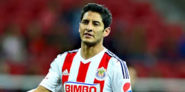 Ángel Reyna con el jersey de Chivas / FOTO TUDN