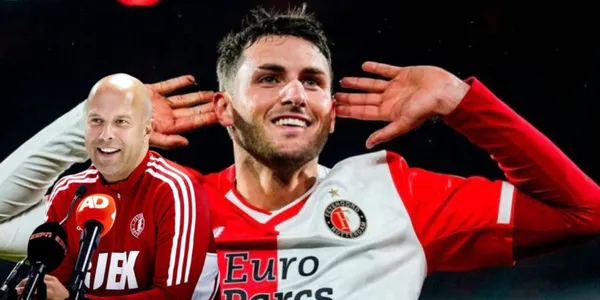 Arne Slot junto a Santiago Giménez / FOTO AP