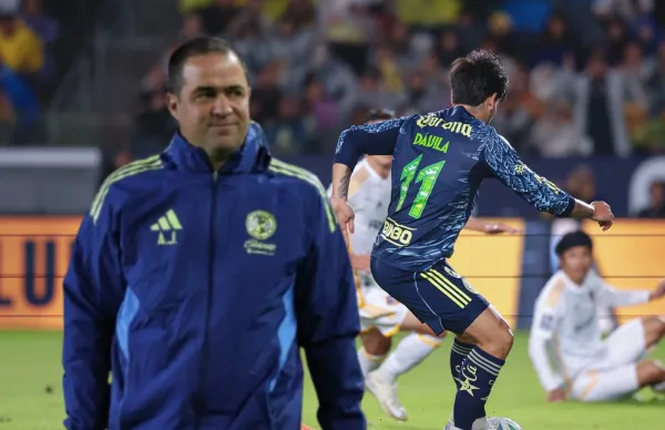 Aunque Dávila respondió con goles, Jardine sabe que no fue el único que levantó la mano en el ataque/ Foto Club América.