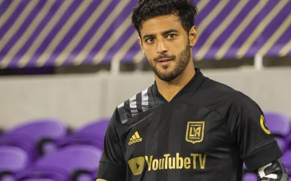 Carlos Vela tiene varias ofertas en el viejo continente.