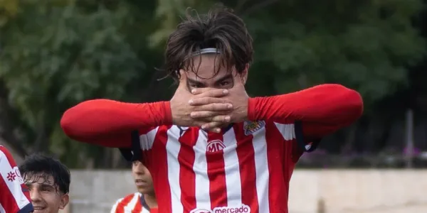 Conoce a Brandon Brockson, la joya inglesa que podría debutar Milito en Chivas