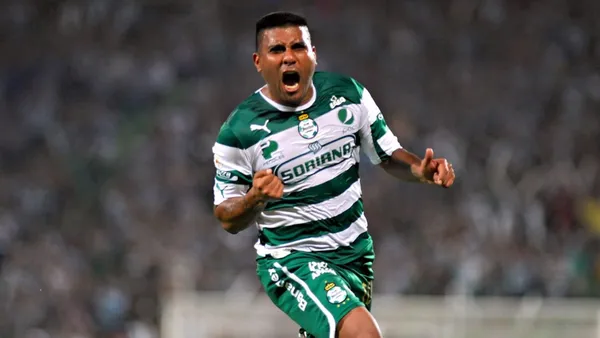 Daniel Ludueña junto al Club del Llano (Foto: Milenio)