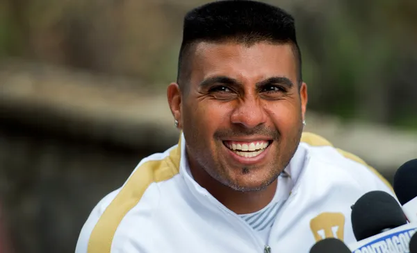 Daniel Ludueña presentado con los Pumas (Fuente: Pumas)