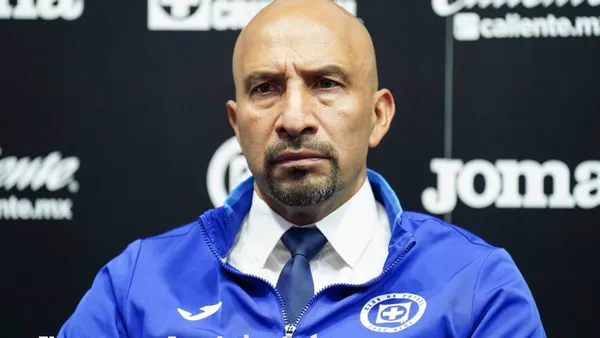 El Conejo Pérez en rueda de prensa con Cruz Azul