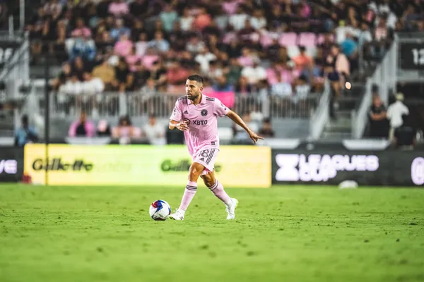 El cuadro local quiere dar la sorpresa del torneo y evitar que Messi llegue a la Final.