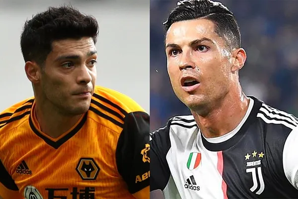 El delantero mexicano Raúl Jiménez recibe el golpe más desilusionante de parte de Cristiano Ronaldo.