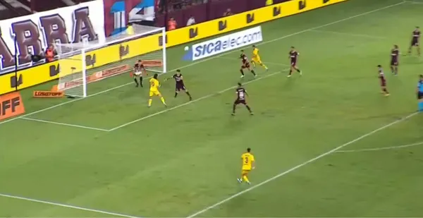 El delantero volvió a tener un mal partido y extendió su sequía goleadora, pese a las grandes expectativas que había cuando volvió de Europa