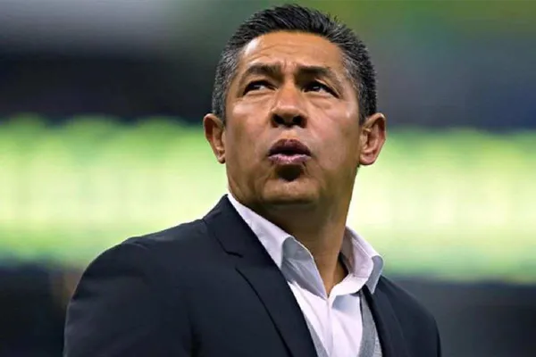 El entrenador mexicano Ignacio Ambriz tuvo su primera experiencia como entrenador en España y así le fue con el SD Hueca