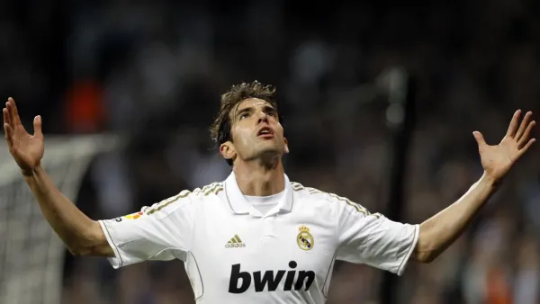 El ex futbolista brasileño fue golpeado desde atrás por un influencer que ni siquiera se hizo cargo de lo que hizo