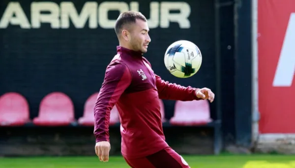 El futbolista chileno no estuvo ni una semana entrenando con los Diablos