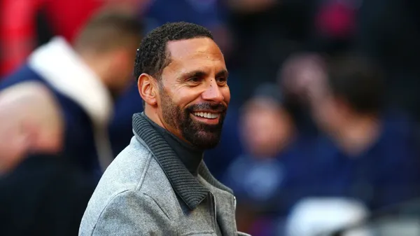 El inglés no dudo en salir en defensa del jugador mexicano.