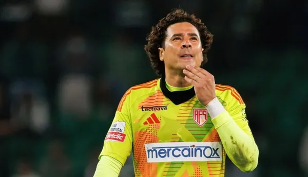 El portero mexicano recibió una burla por parte del argentino