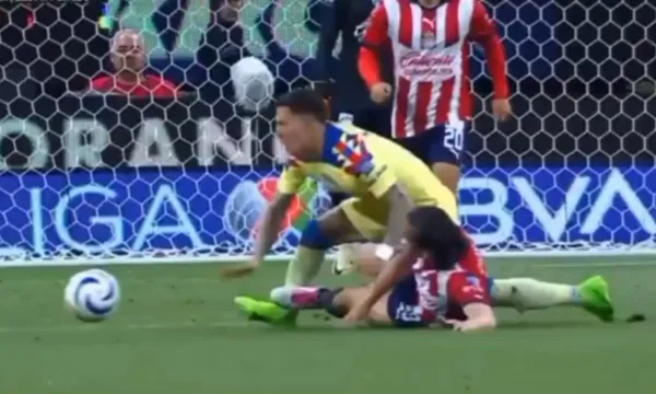 Entrada del Oso González en contra de Brian Rodríguez