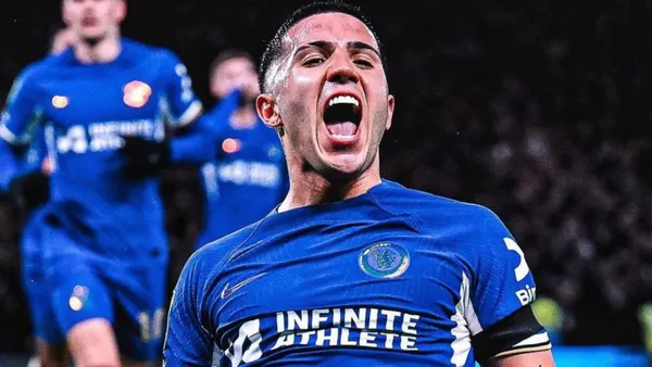 Enzo Fernández está envuelto en una polémica tras un posible traspaso, y en un festejo de gol hizo un gesto que dejó en claro su postura