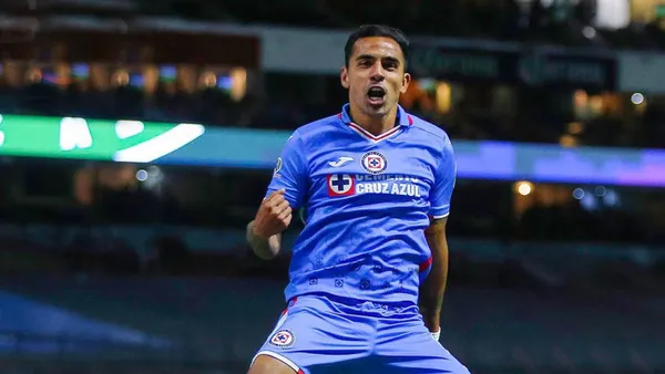 Escoboza como jugador de Cruz Azul. | Foto: X oficial de @alonsoescoboza
