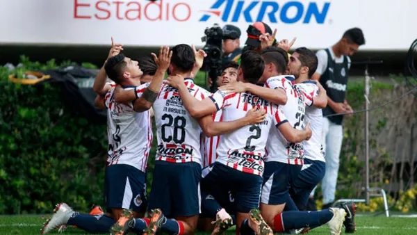 Fue campeón en el apertura 2006, pero no jugo en la liguilla, si no hasta más tarde el 2007 donde empezó a tener confianza por parte de Efraín Flores, donde jugo 20 partidos y marco 7 goles, llego a ser considerado por Jorge Vergara como el sucesor de "El Bofo" Bautista.