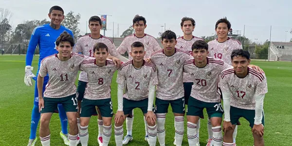 Fue convocado por el TRI Sub-20 para la gira que hicieron en Buenos Aires, Argentina