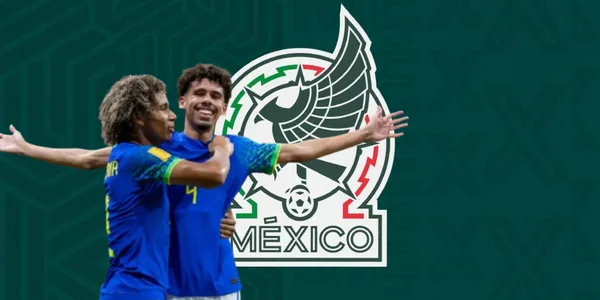 Futbolistas brasileños junto al escudo del Tri / FOTO EBC