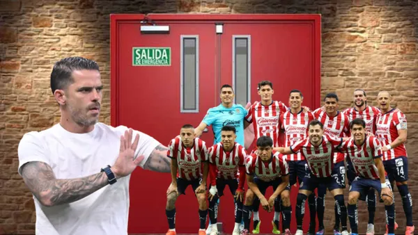 Gago y jugadores de Chivas en la puerta de salida