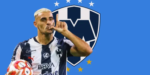Germán Berterame junto al escudo de Rayados / FOTO POSTA DEPORTES