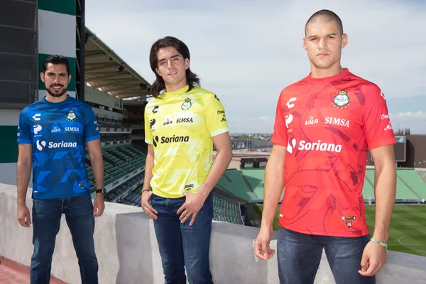 Gibrán Lajud podría ser una opción para ocupar el puesto que dejó vacante Toño Rodríguez en Chivas.