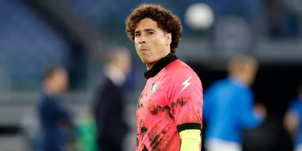 Guillermo Ochoa durante el calentamiento en el duelo Lazio vs. Salernitana / Foto: Getty Images