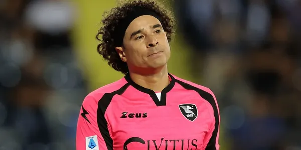 Guillermo Ochoa hizo gala de que fue nominado al Balón de Oro en su momento y ahora el karma golpea su puerta en Italia