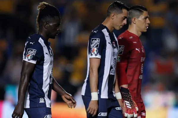 Habrá limpieza en Monterrey. Javier Aguirre les baja el pulgar a varios elementos.