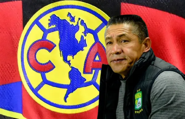Ignacio Ambriz y escudo del América/ Foto 'X'.