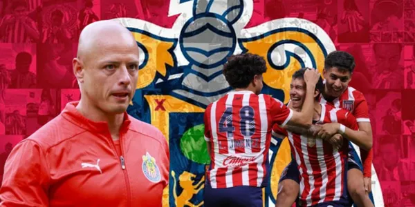 Javier Hernández junto a futbolistas del Tapatío / FOTO ESTO