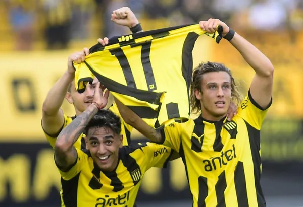 Jesús Trindade, el futbolista de Peñarol que interea a América y Pachuca. Guillermo Almada ya habría recomendado al jugador de 28 años.