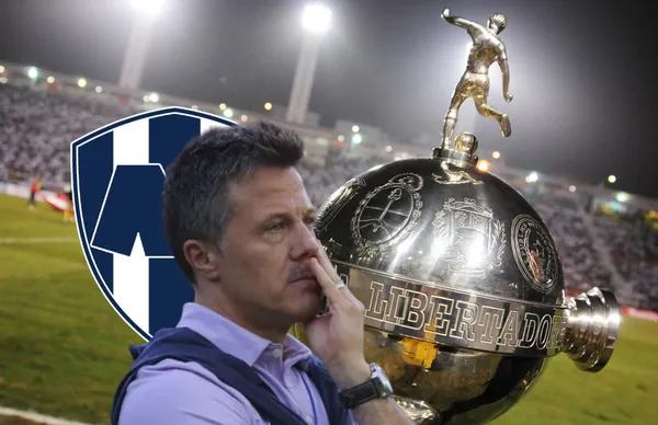 José Antonio Noriega, escudo de Rayados y trofeo de la Copa Libertadores/ Foto N. SCAFIEZZO.