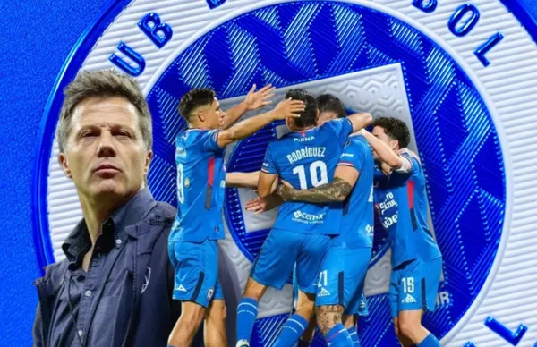 José Antonio Noriega y jugadores de Cruz Azul/Foto TV Azteca.