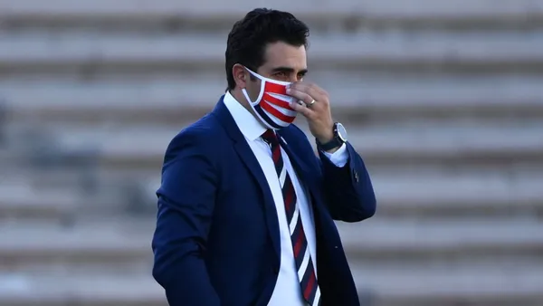 Josecarlos Van Rankin podría permanecer en Chivas luego de tener una temporada de ensueño en la MLS, pero Leaño no lo consideraría para quedarse.