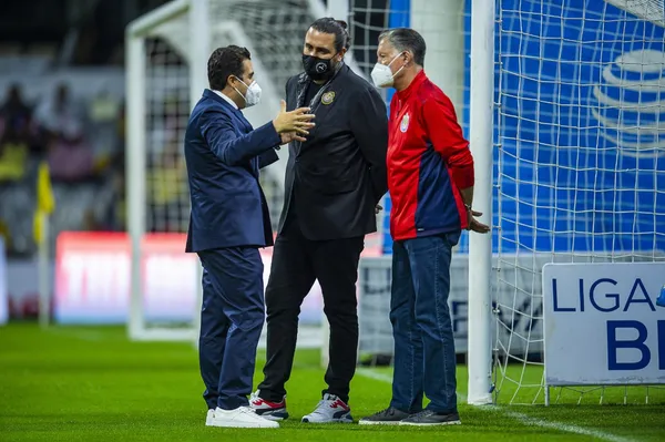 Josecarlos Van Rankin sigue sin equipo a pesar de pertenencer a Chivas, pero Amaury Vergara lo tiene borrado.