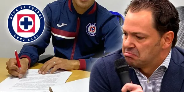Jugador de Cruz Azul durante firma de contrato / Foto: Mexsport