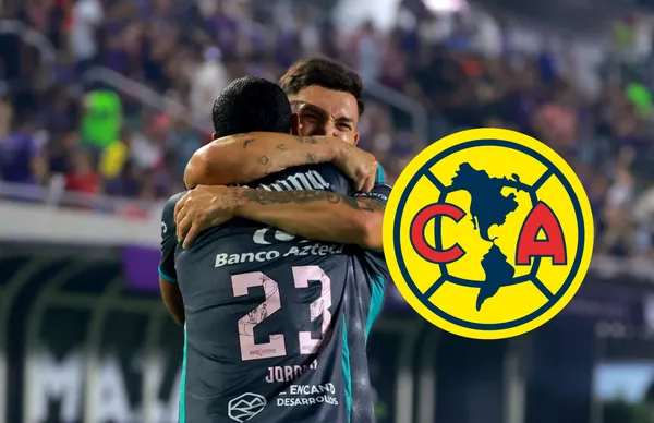 Jugadores abrazados y escudo del América/ Foto Mazatlán FC.