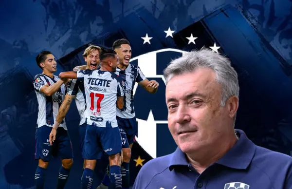 Jugadores de Rayados y Domenec Torrent/ Foto Mediotiempo.