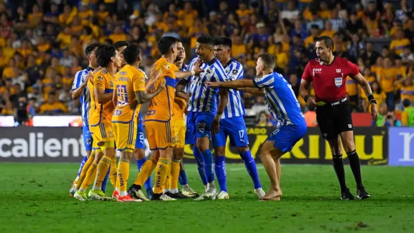 Jugadores de Rayados y Tigres Foto: Récord