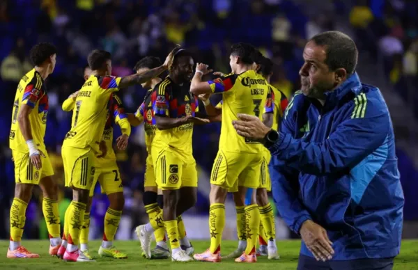 Jugadores del América y André Jardine/Foto Plano Informativo.