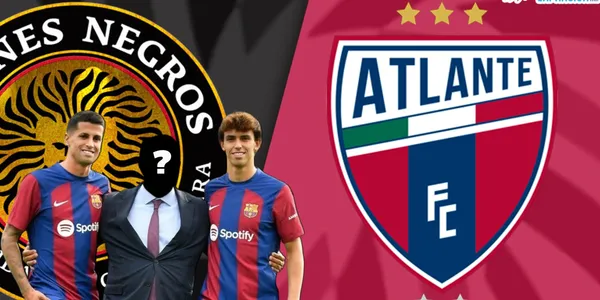 Jugadores del Barcelona junto a los escudos del Atlante y Leones Negros